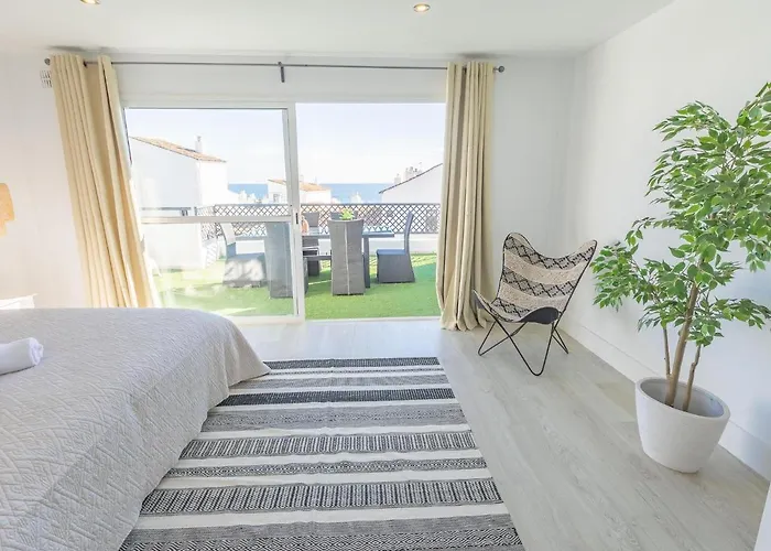 Vacation I Terrazas De Banus, Romantic, Jacuzzi, Pet-friendly, Cosy Duplex Penthouse, 2min Walk To Marina Lejlighed Marbella