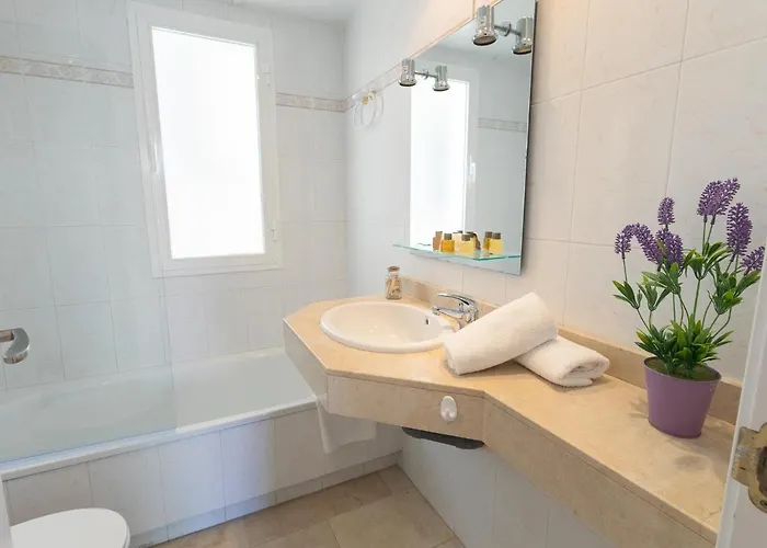 Vacation I Terrazas De Banus, Romantic, Jacuzzi, Pet-friendly, Cosy Duplex Penthouse, 2min Walk To Marina Lejlighed Marbella