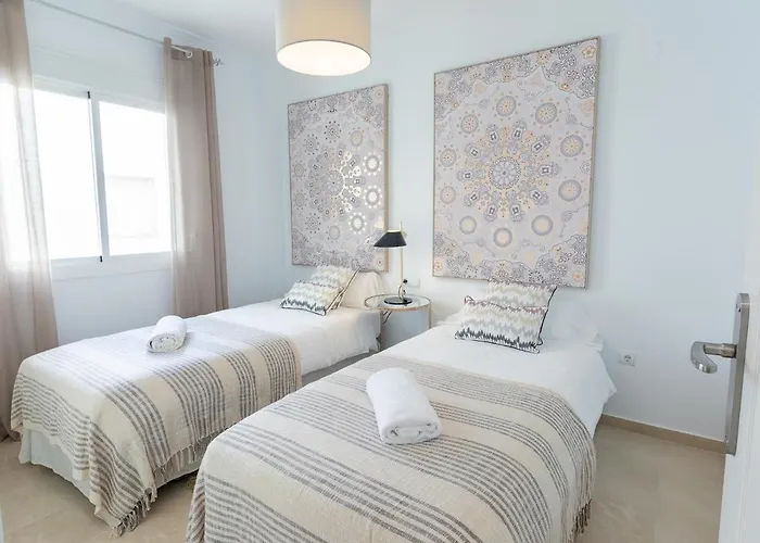 Lejlighed Vacation I Terrazas De Banus, Romantic, Jacuzzi, Pet-friendly, Cosy Duplex Penthouse, 2min Walk To Marina